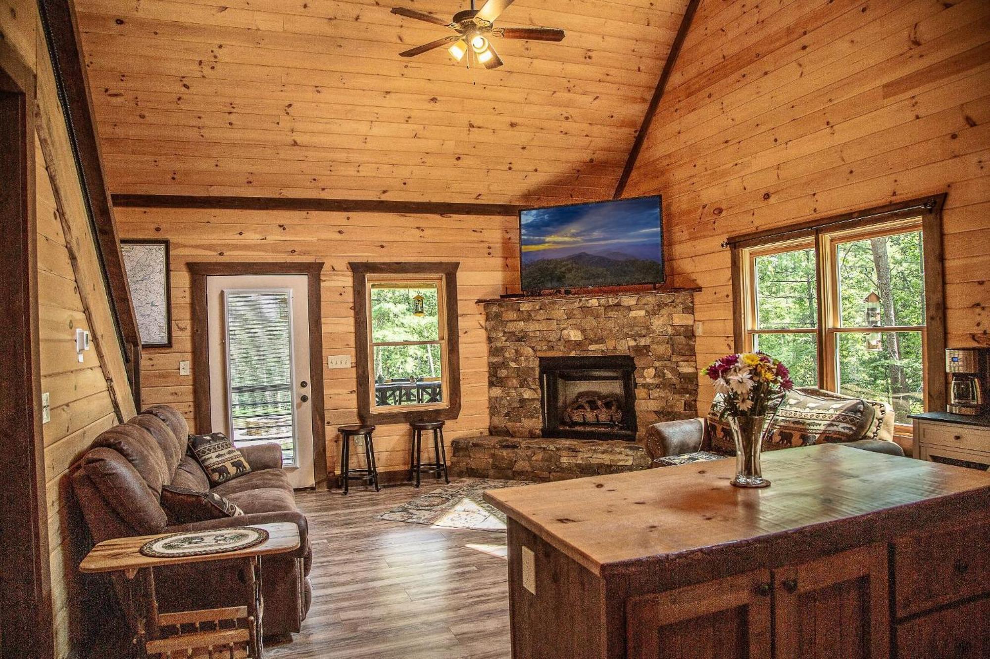 Adore The Smores Rustic Mountain Charm Outdoor Spaces And A Cozy Hot Tub Blue Ridge Exteriér fotografie